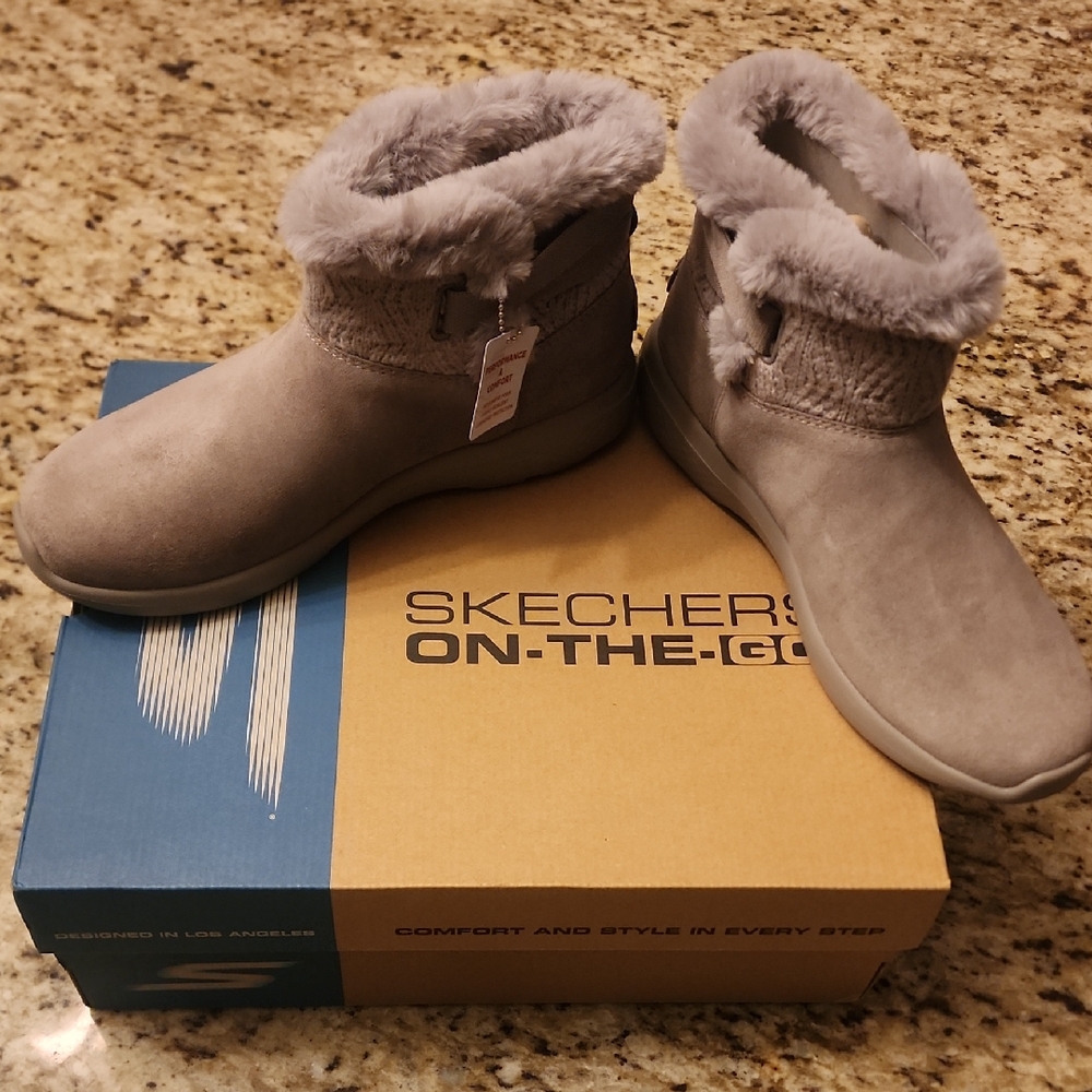 Skechers Women's Cozy Gray Winter Boots